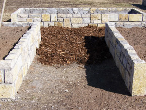 Spreading_Mulch_003_fs